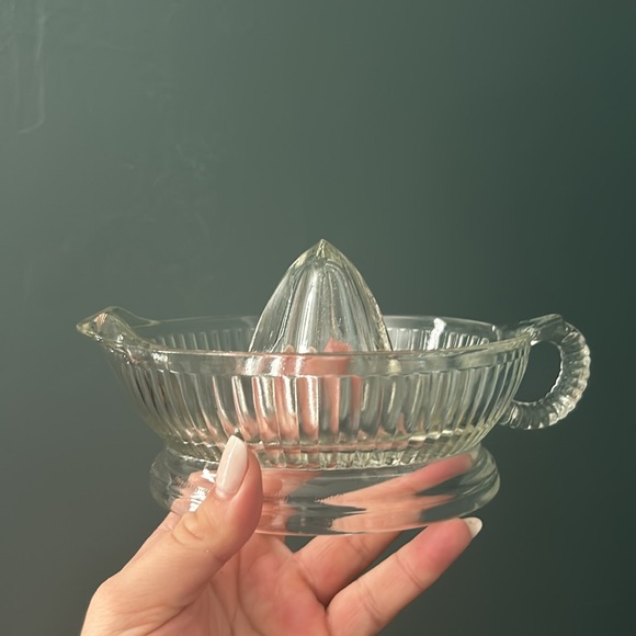 Beautiful Crystal Juicer HEAVY No Cracks Vintage Kitchen Gadgets - Picture 2 of 5